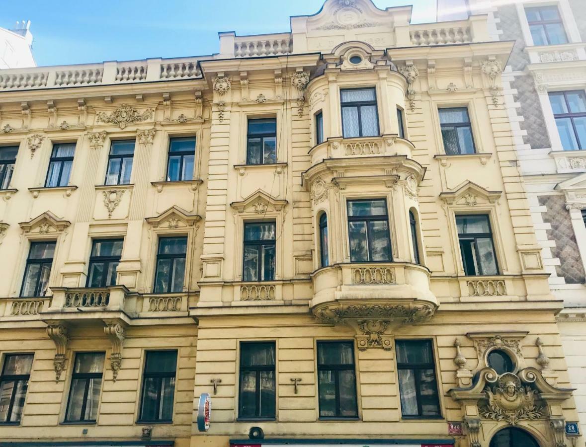 Wenceslas Square / Main Station - New Studio***** — Photos 2